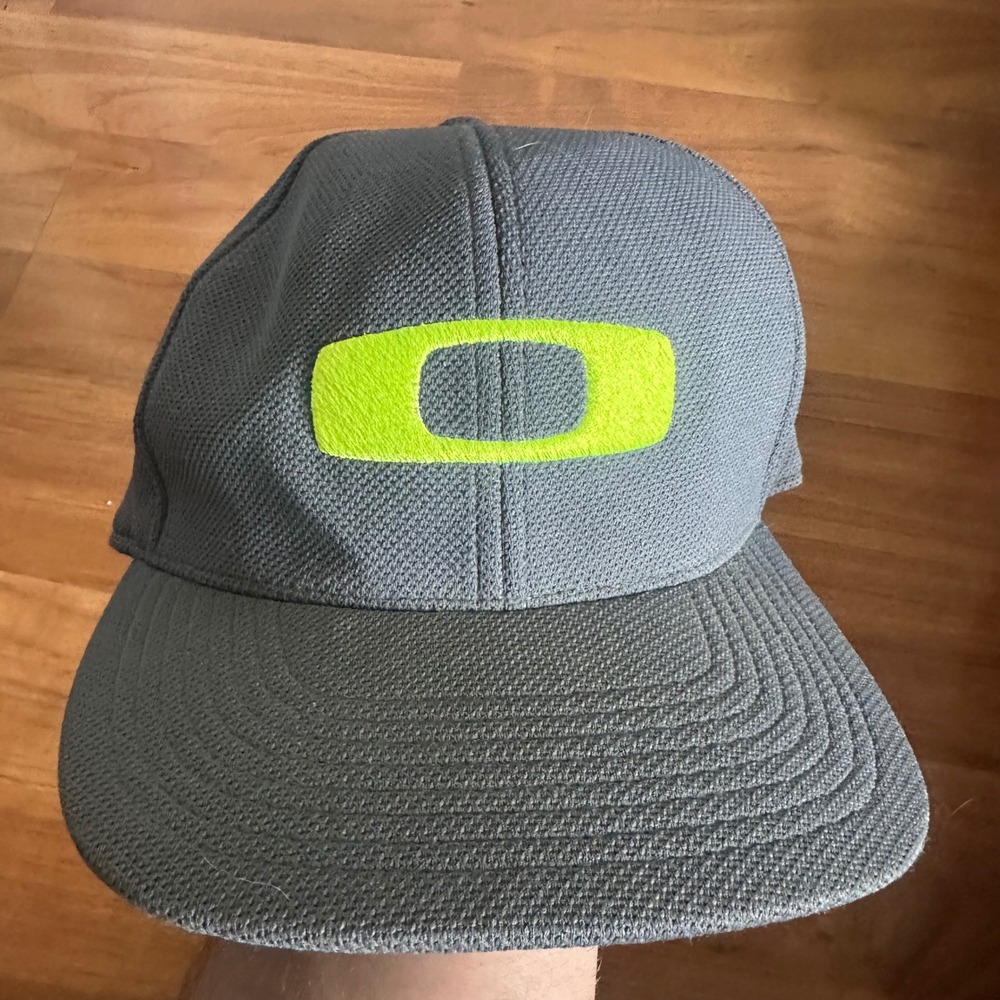 Oakley Flexfit‎ Tech Baseball Cap Gray Neon Logo Adjustable Snapback